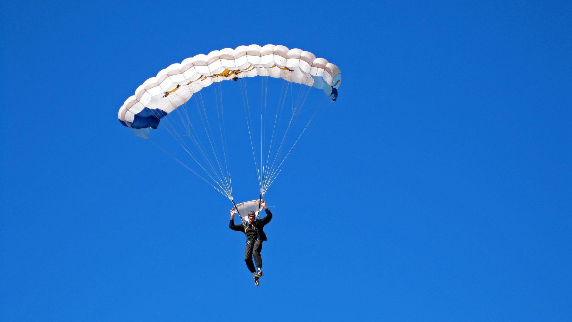 直播语音助手支持手势控制实现便捷互动，直播语音助手怎么用